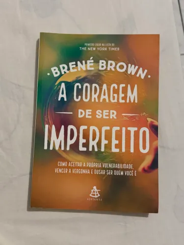 Vendo livro ?A coragem de ser imperfeito? 