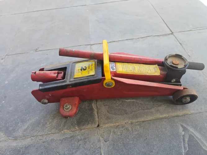 MACACO HIDRÁULICO PARA 2 TONELADAS. R$110.00