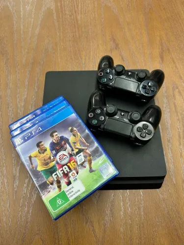 PLAYSTATION 4 2 CONTROLES 3 JOGOS