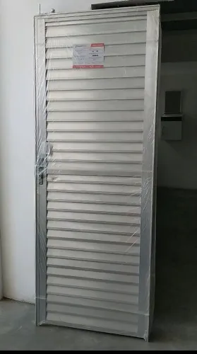Porta palheta alumínio 2.10x80 ( Direita ) (Nova com pequeno amassado)