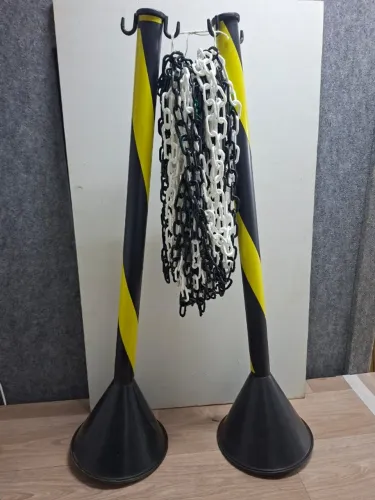 Kit Delimitador de Fila com Corrente (2 Pedestais + Corrente 20 metros)