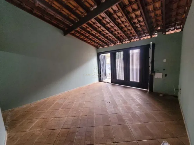 Casa à Venda com 3 Dormitórios e 2 Vagas Cobertas Planalto Verde | R$ 370.000