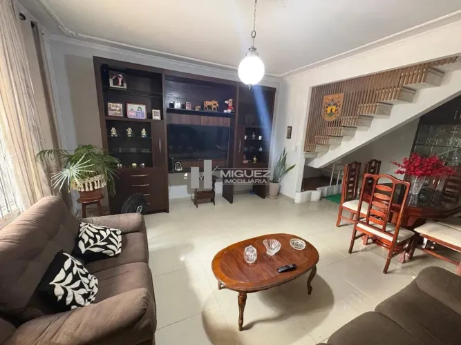 Casa duplex para na Rua Barão de Itaipu, a 550 metros da Rua Uruguai - com 6 quartos e vag