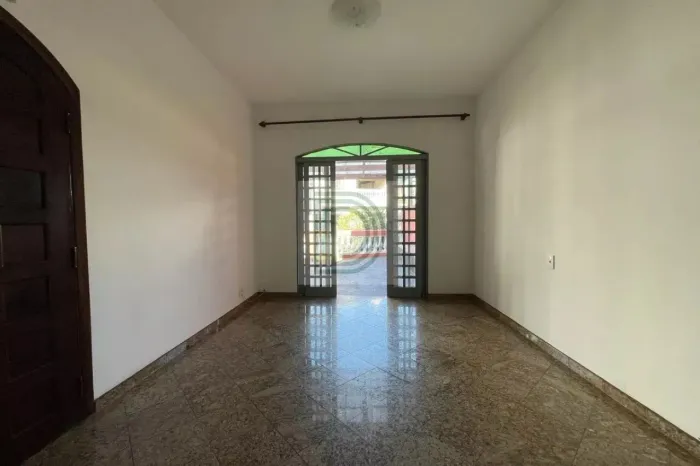Sobrado á venda, com 3 dormitórios, 1 suíte, no Butantã.
