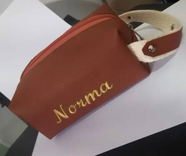 Necessaire personalizada em couro sintético