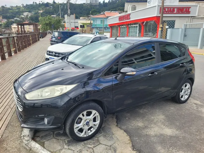 Ford Fiesta 1.6 16V Flex Aut. 5P 2014