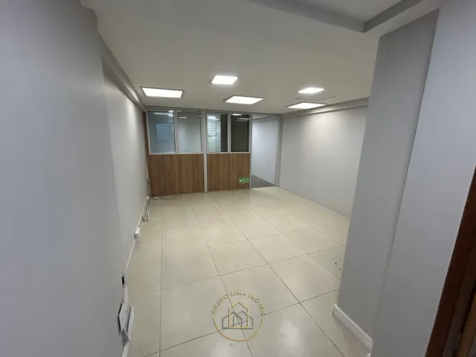 Sala Comercial com Vista para o Mar à Venda nos Cavaleiros, Macaé/RJ