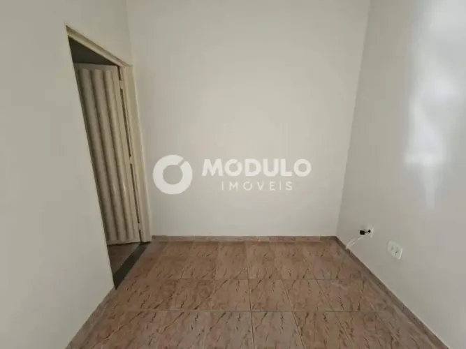 Casa em colônia disponível para locação no bairro Planalto.