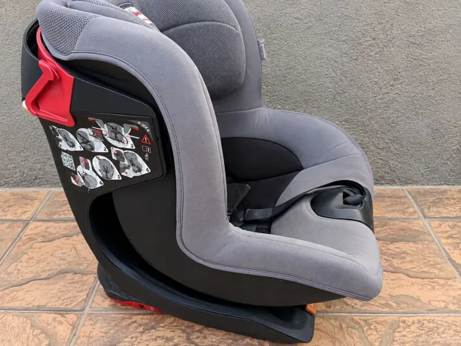 Cadeirinha para carro/marca Chicco-Usada