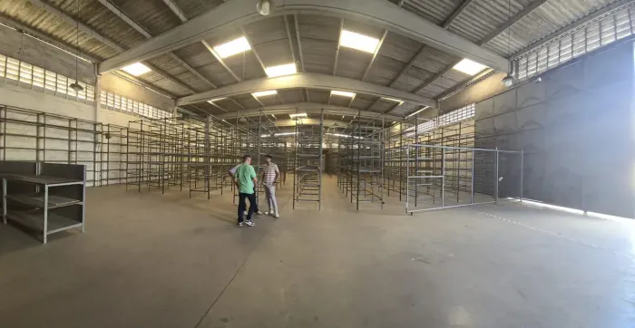 CENTRO COMERCIAL E LOGÍSTICO DE ALTO PADRÃO | 2.200 m² | AV. RIO DE JANEIRO | FEIRA DE SAN