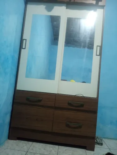 Vendo guarda roupa semi novo , pouco tempo de uso em bom estado