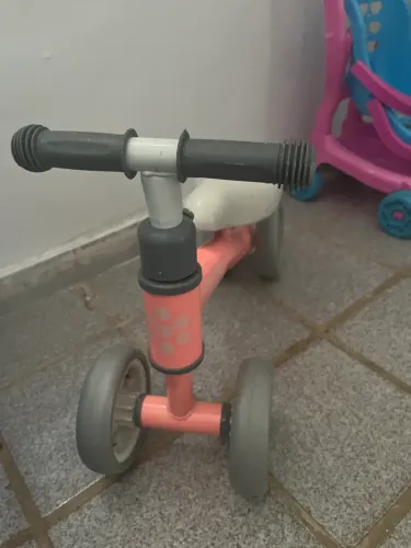 Bicicleta infantil de equilíbrio