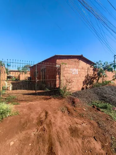 Casa com 3 quartos mais uma edícula nos fundos
