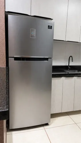 Vendo geladeira em perfeito estado funcionando tudo 