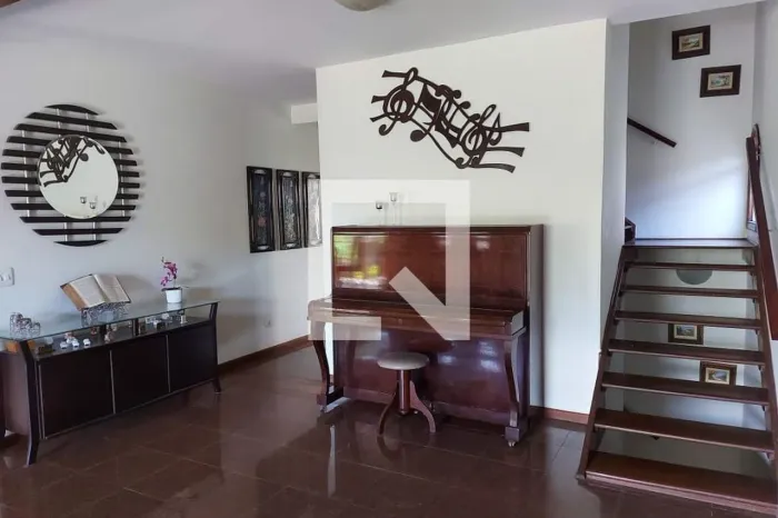 Casa à Venda - Bussocaba, 5 Quartos, 411 m2