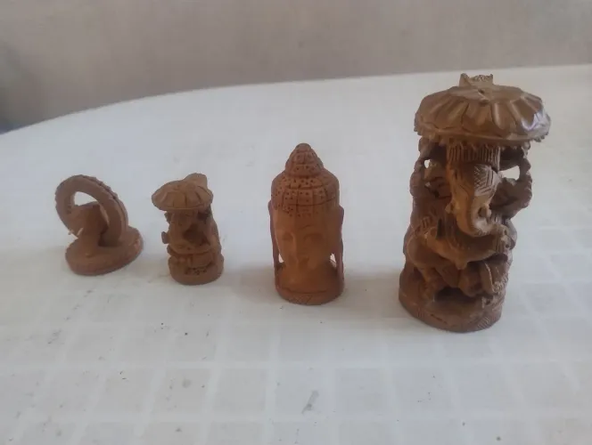 Esculturas indianas de madeira