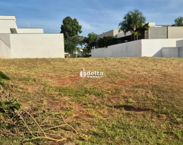 Terreno em condomínio disponível para venda no bairro Gávea em Uberlândia-MG