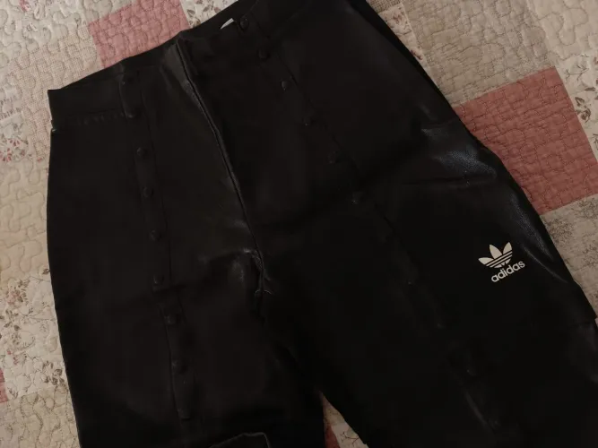 Calça couro Adidas