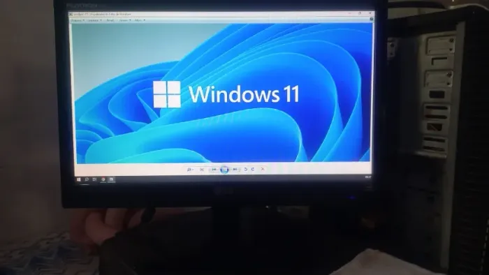 Monitor LG Flatron E1941c 18,5pol Led Lcd Wide Vga - Excelente - (não é recondiconado)