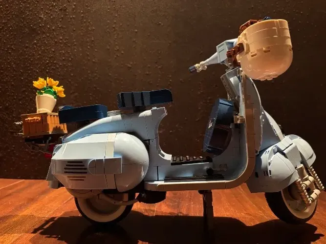 Lego Icons set 10298 Vespa 125