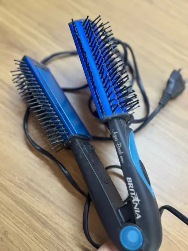 Prancha Alisadora de Cabelo Britânia Aqua Brush 3 em 1