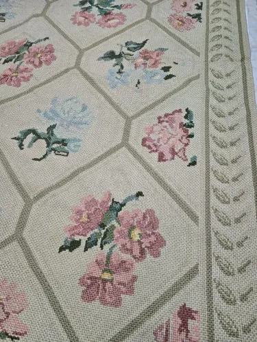 Tapete artesanal estilo arraiolos