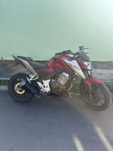Cb 300f ano 2026