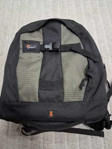 Mochila Lowepro 210 AW