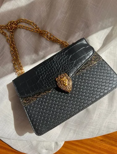 bolsa feminina preta com alça de corrente