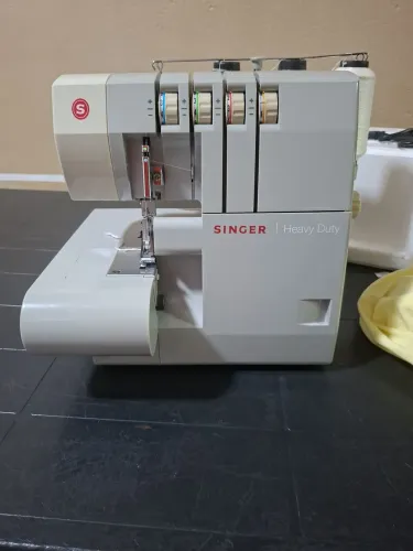 Máquina de costura overlok