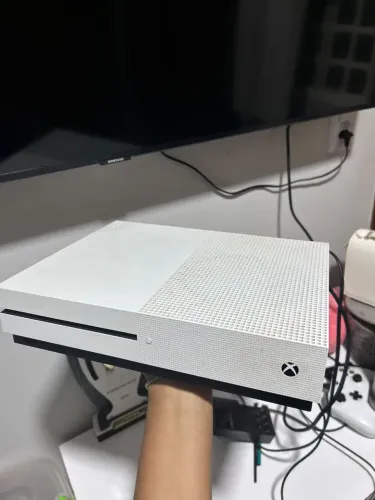 Xbox One S - 500GB + 2 controles originais