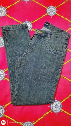Calça jeans skinny, marca Hands Off, tamanho 38, novo.