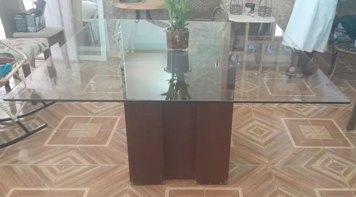 Mesa de vidro/avaria na base