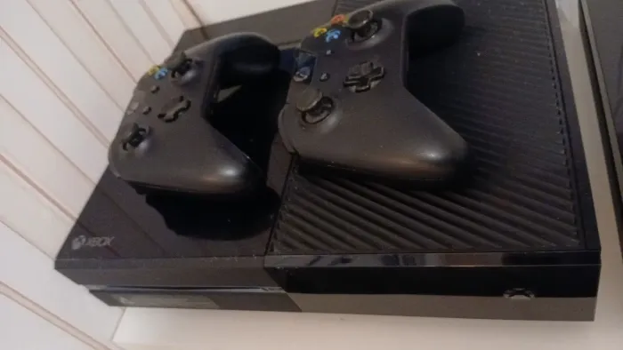 Xbox One com 2 Controles