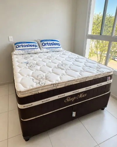 Cama casal com pillon top demais