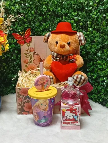 Presente infantil com colônia Hello Kitty 