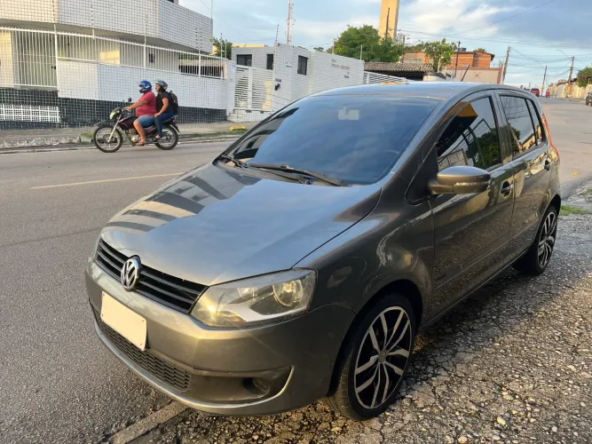 Volkswagen Fox 1.6 MI Total Flex 8V 5P 2013