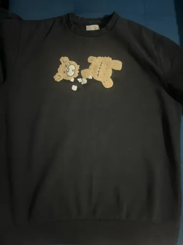 Moletom preto de urso