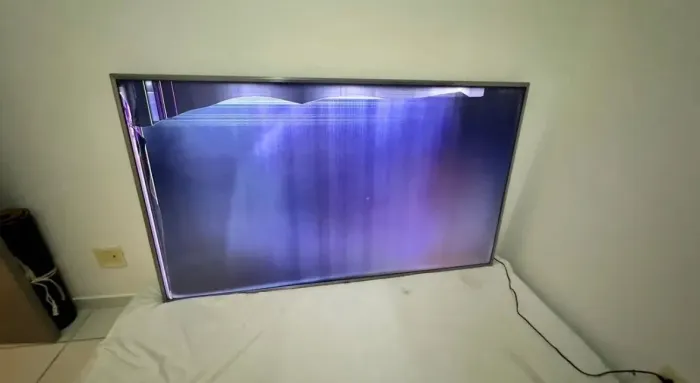 TV LG 75 Pol QUEBRADA - PARA PEÇAS OU CONSERTO (LEIA)