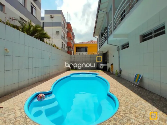 Casa 5 quartos, piscina e garagem 5 carros, a venda na Praia Comprida em São José-SC