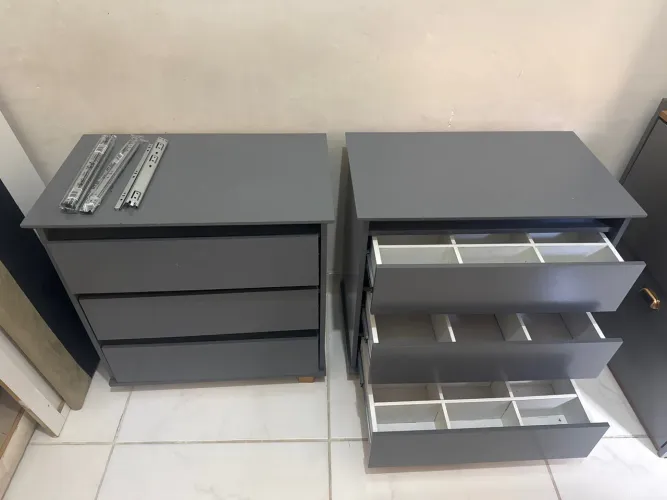 Conjunto de 2 Mesas de Cabeceira Cinza com 3 Gavetas