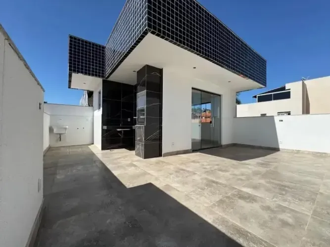 Cobertura com 3 quartos sendo 1 suíte 2 banheiros 2 vagas