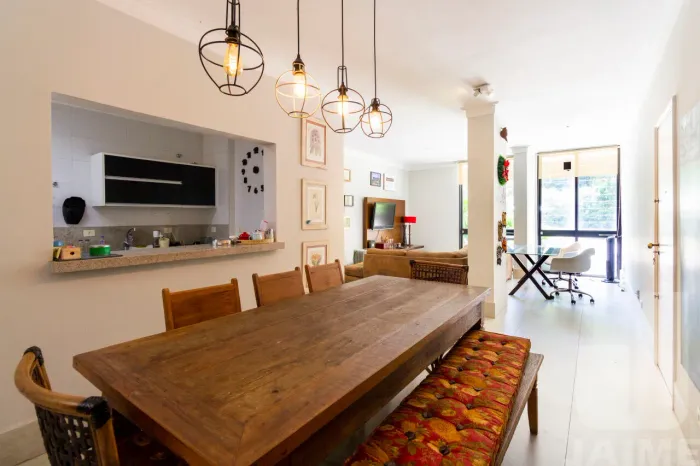 Apartamento com mobília 02 dormitórios sendo 1 suíte e 01 vaga em Higienópolis.