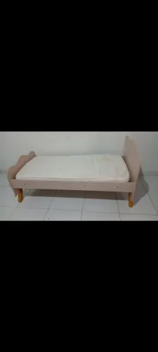 Cama infantil com colchão 