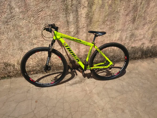 Vendo bicicleta Aro 29 , Cor neon