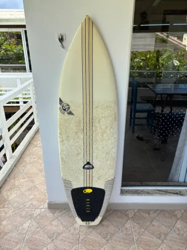Prancha de Surf 5.11 com volume de 28.5L