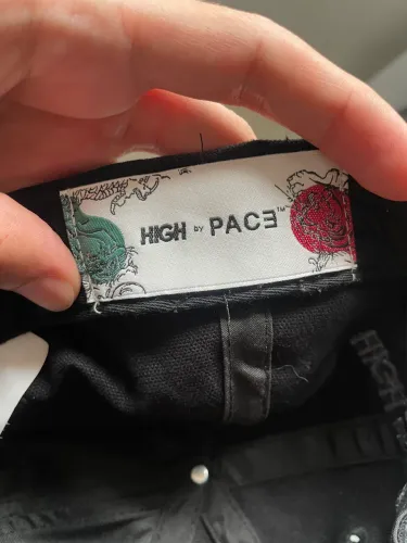 Boné HIGH x PACE