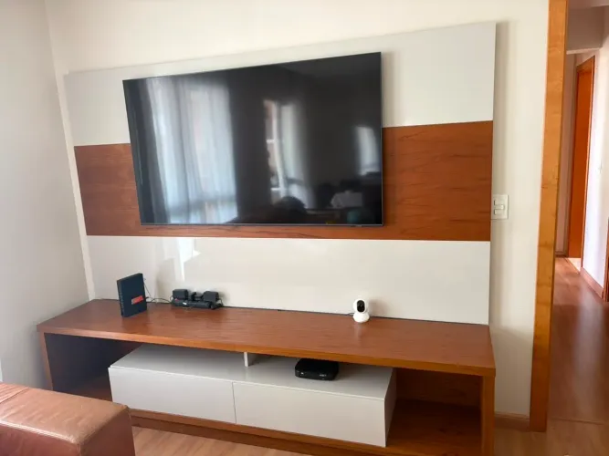Rack e Painel de Madeira