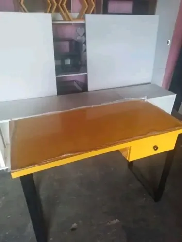 Mesa escrivaninha tipo industrial na promoção pé de ferro pronta entrega