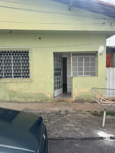 Alugo casa bairro Glória